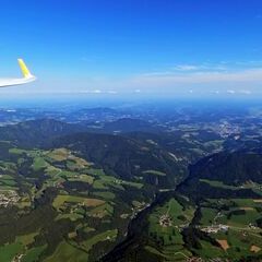 Flugwegposition um 15:07:58: Aufgenommen in der Nähe von Gemeinde Hohenau an der Raab, Österreich in 2132 Meter